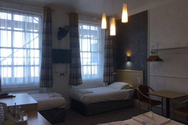 Room 52 of 170