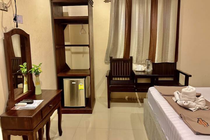 Room 32 of 49