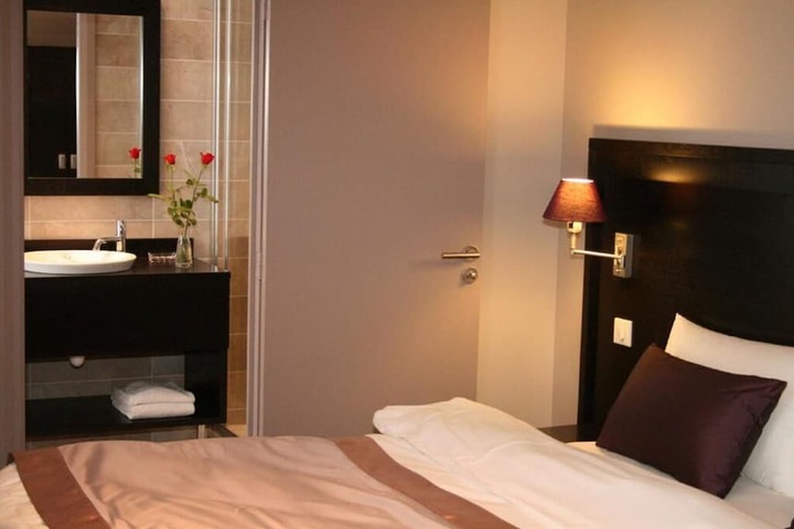 Room 13 of 32