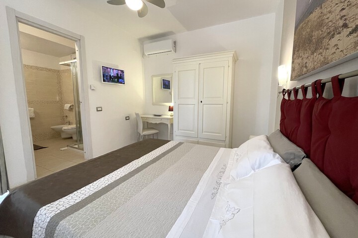 Room 7 of 97