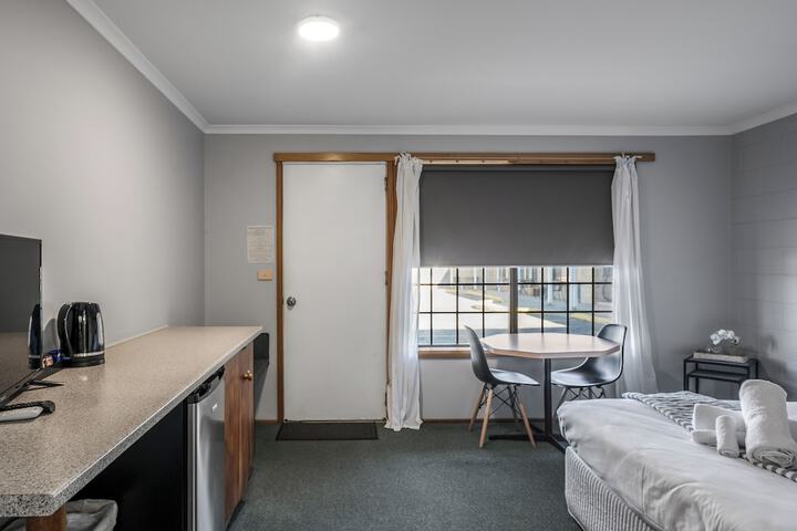 Room 9 of 30