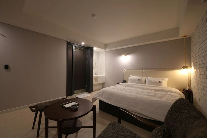 Room 5 of 24