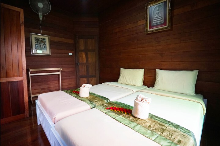 Room 33 of 77