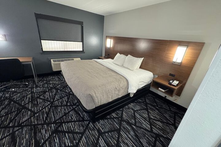 Room 26 of 38
