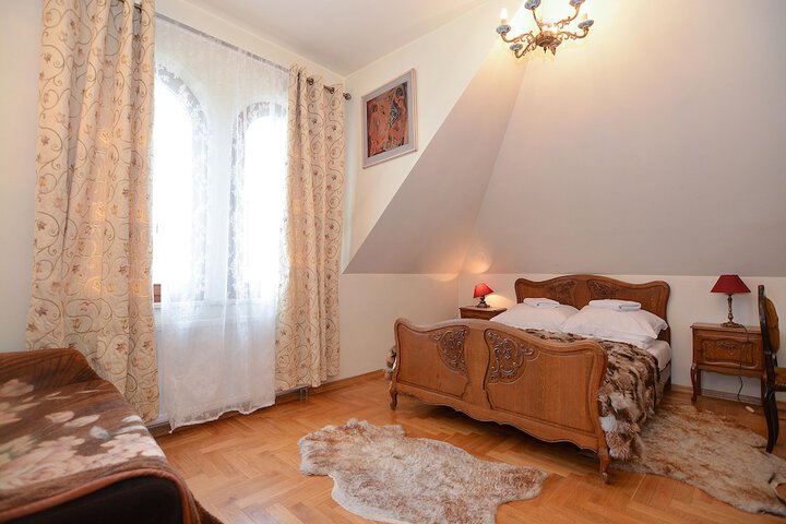 Room 27 of 165