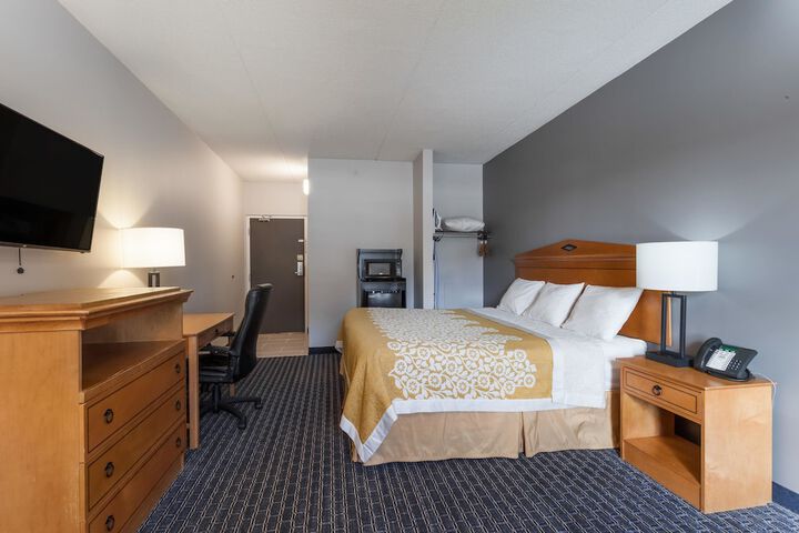 1 King Bed (7 of 8)