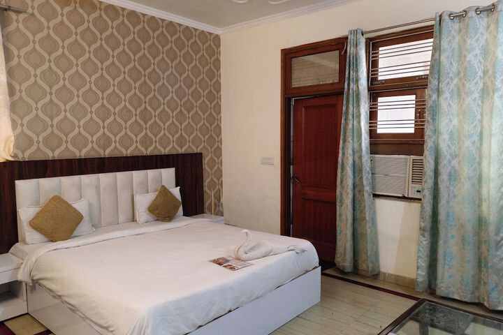Room 5 of 17