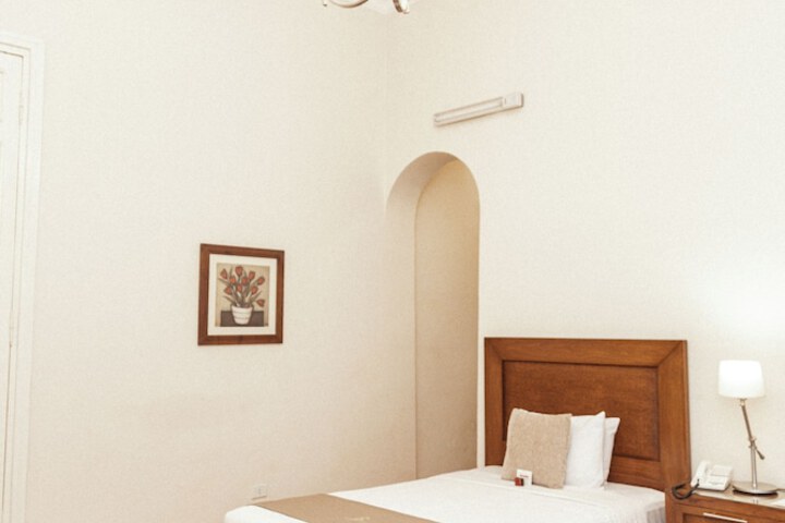 Room 9 of 43