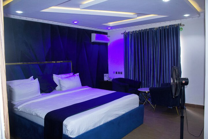 Room 12 of 22