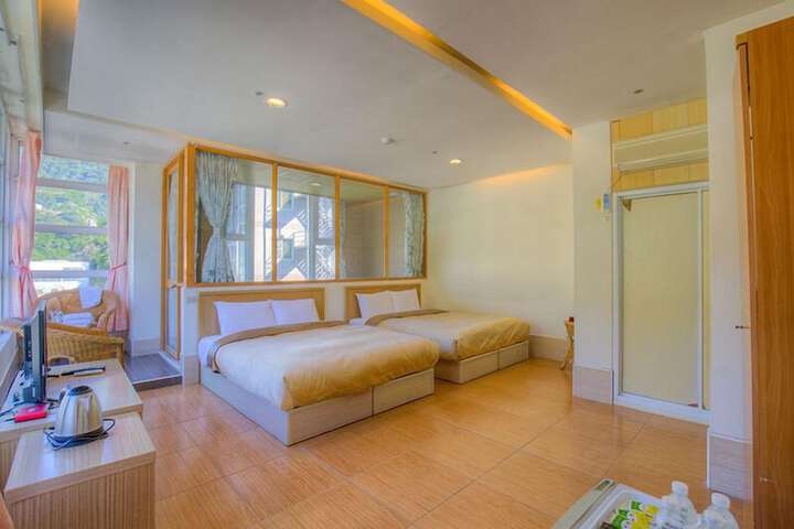 Room 21 of 36