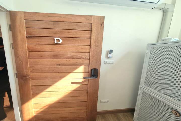 Room 21 of 32
