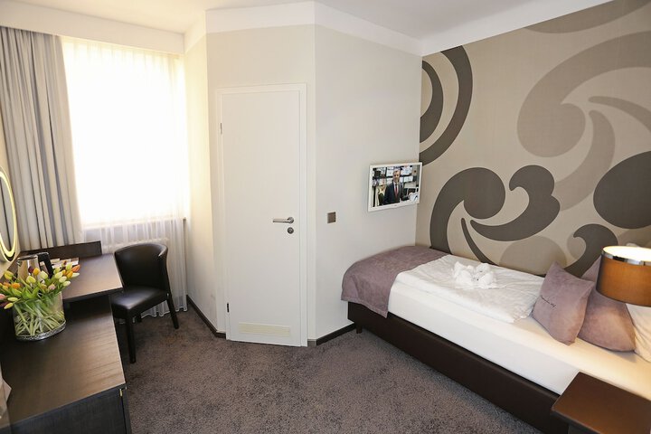 Room 13 of 30