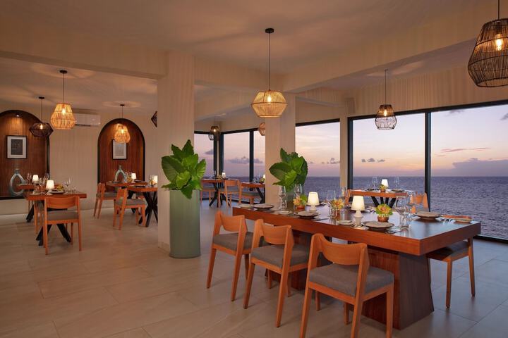 Dining 49 of 66