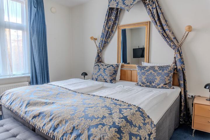 Room 3 of 10