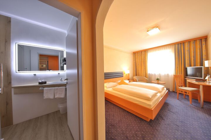 Room 11 of 31