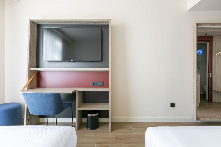 Room 26 of 68