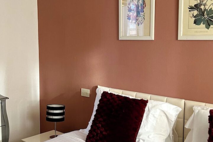 Room 16 of 38