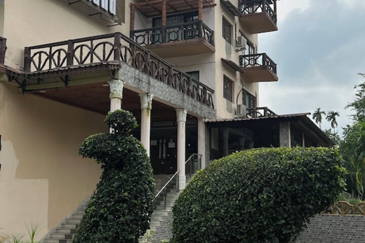 Hotel Exterior 62 of 78