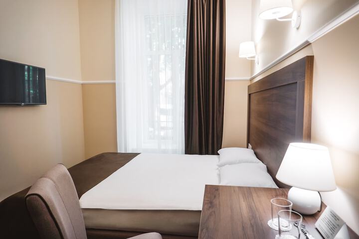 Room 5 of 32