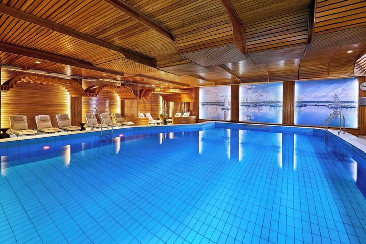 Hotel Pool