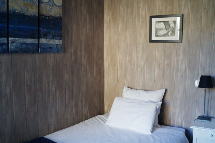 Room 13 of 26