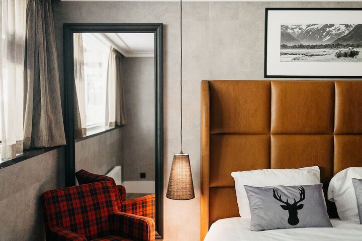 Room 27 of 93