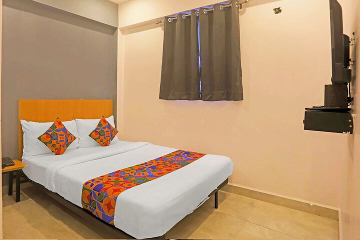 Room 8 of 25