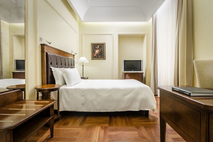 Room 15 of 98