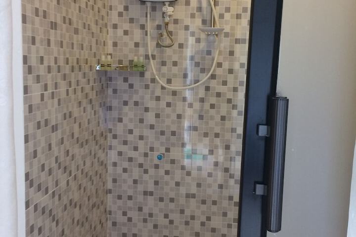 Room 11 of 33
