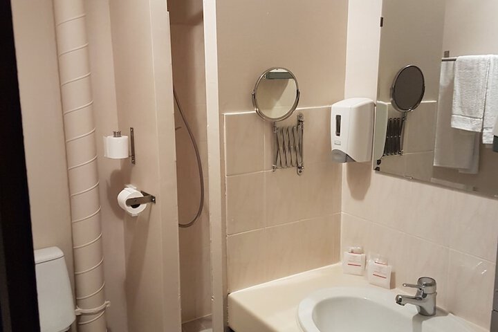 Room 42 of 73