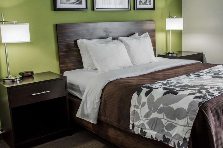 Queen Bed Accessible (6 of 10)