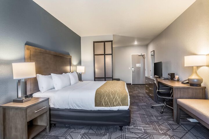 Room 42 of 100