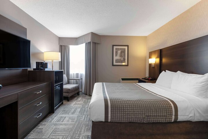 1 Queen Bed (16 of 20)