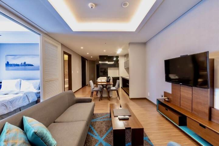 Room 16 of 18