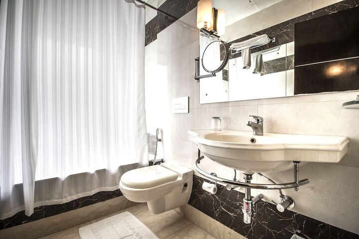 Room 21 of 30