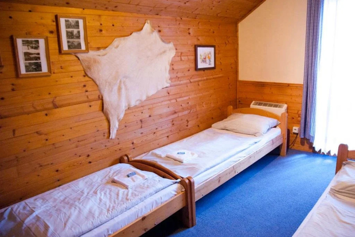 Room 4 of 15