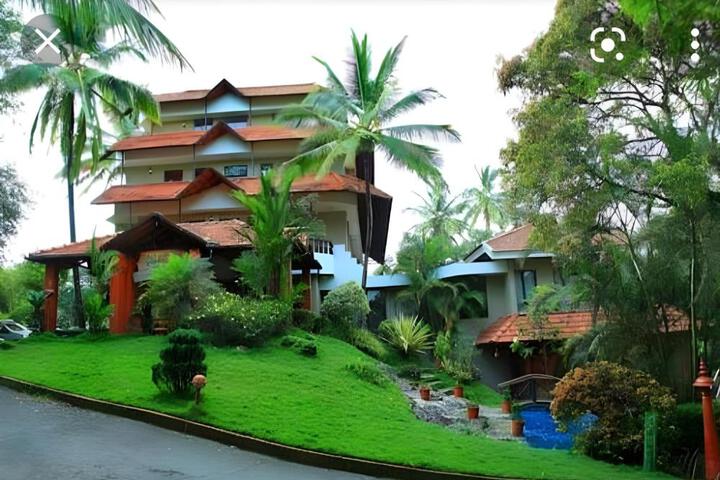 Green Gates Hotel