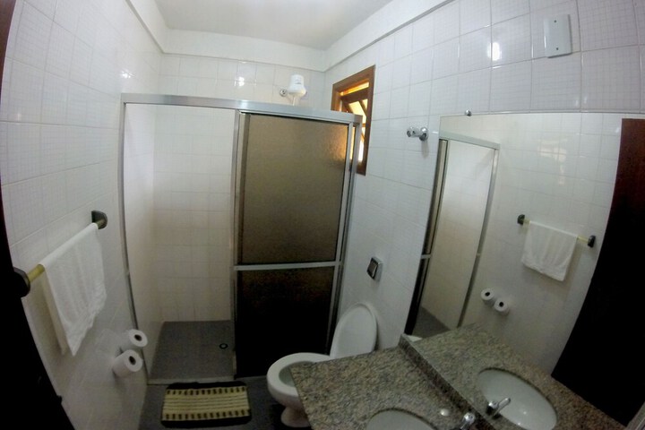 Room 12 of 33