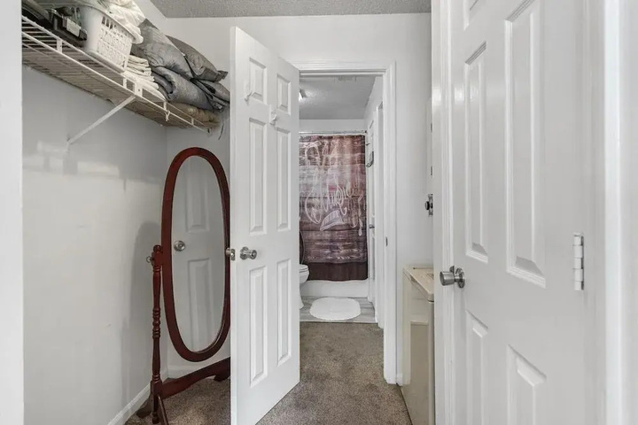 Room 5 of 16