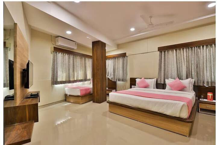 Room 7 of 9
