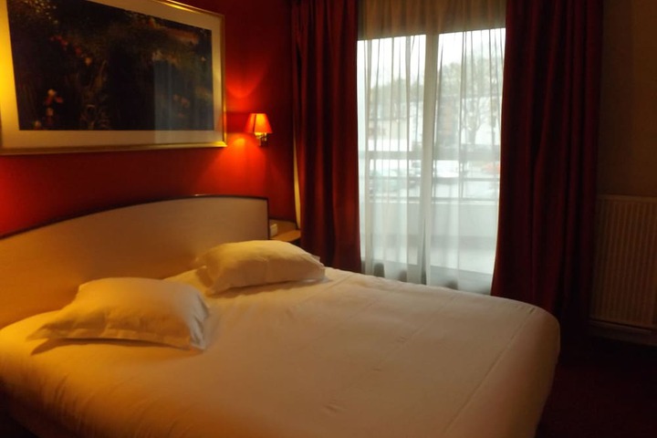 Room 9 of 29