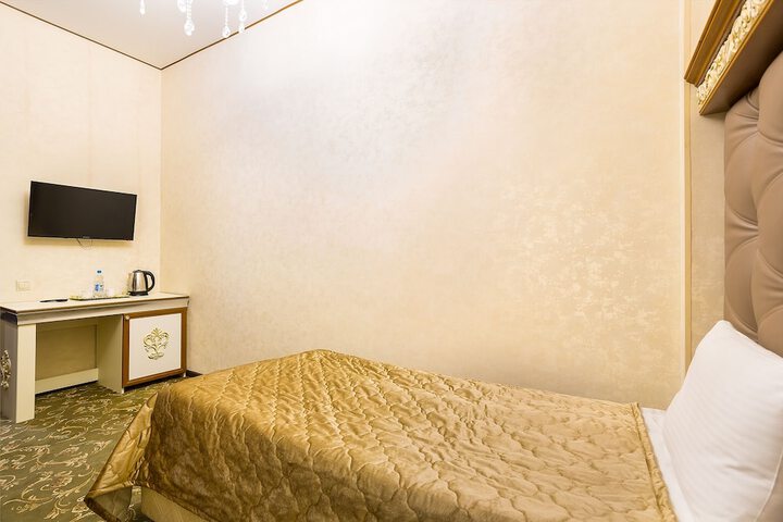 Room 9 of 49