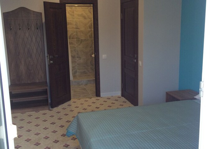 Room 9 of 30