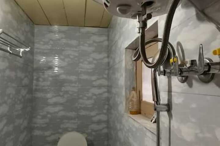 Room 10 of 16