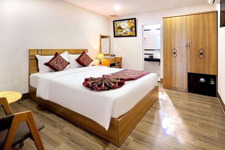 Room 4 of 36