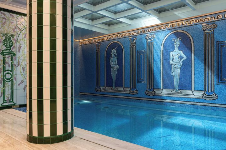 Hotel Pool