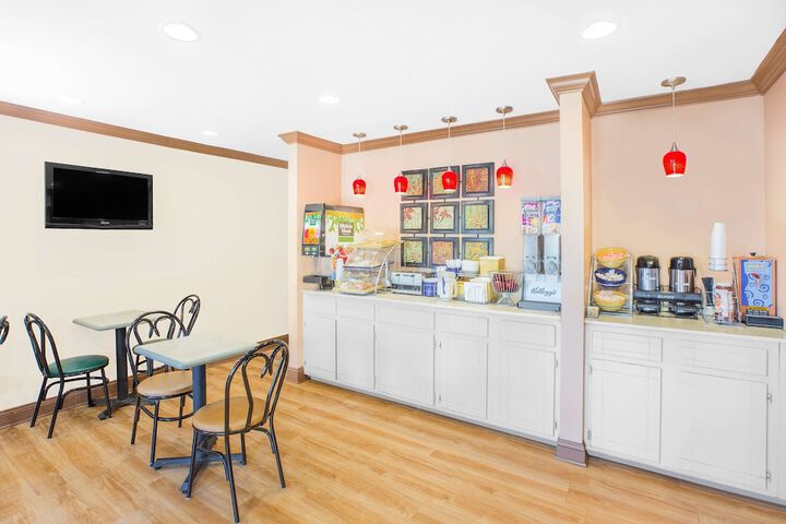 Breakfast/Coffee Service 22 of 33