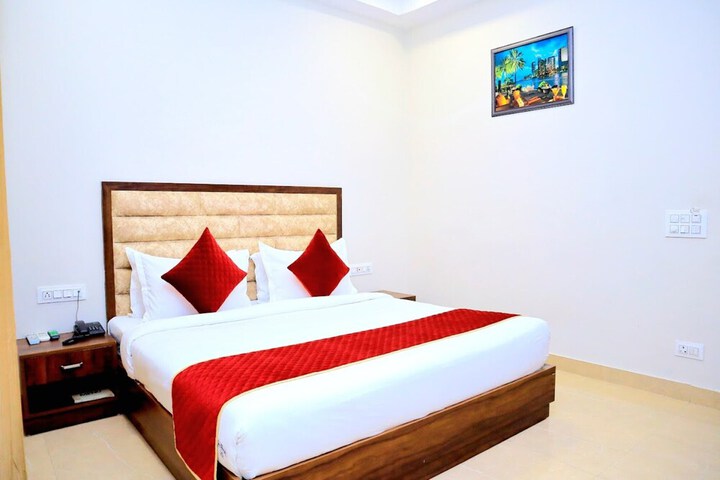 Room 3 of 16