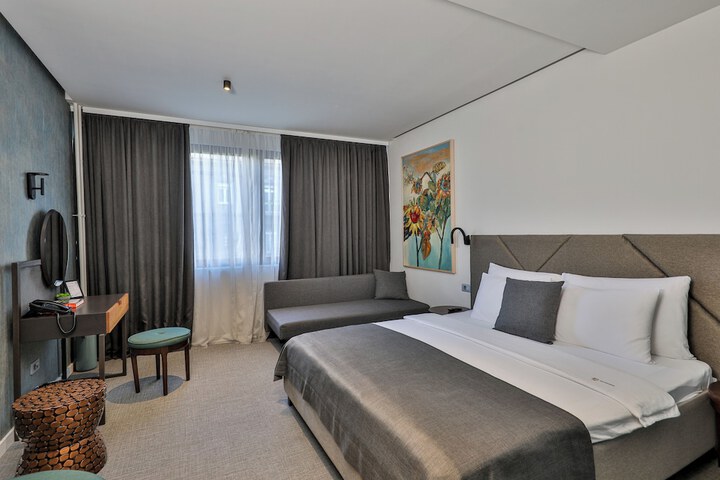 Room 13 of 70