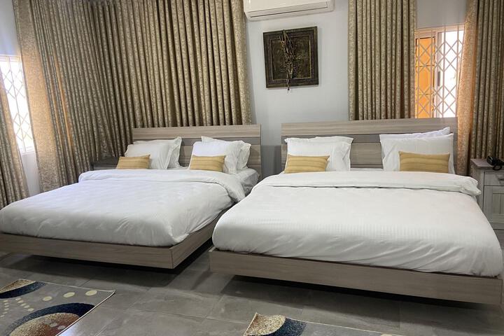 Room 9 of 28